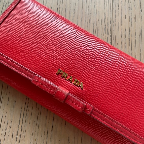 Red Prada Wallet - Picture 2 of 7